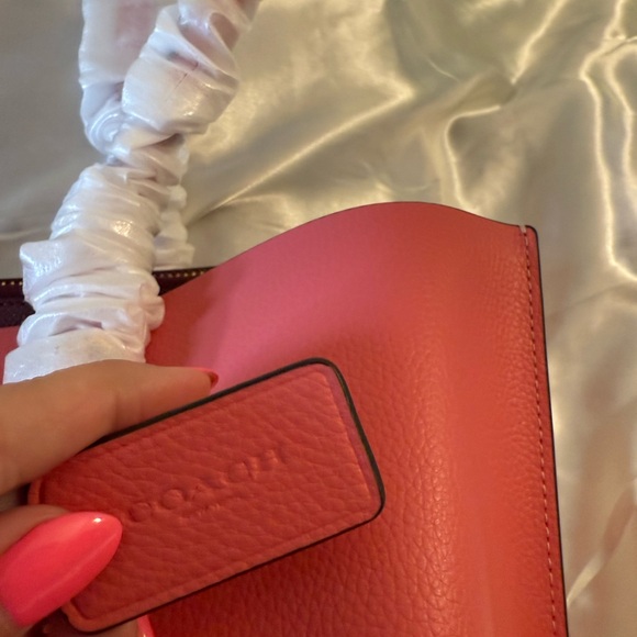 💕Coach NWT Dark Coral Mollie Tote with Gold hardware - Picture 8 of 11